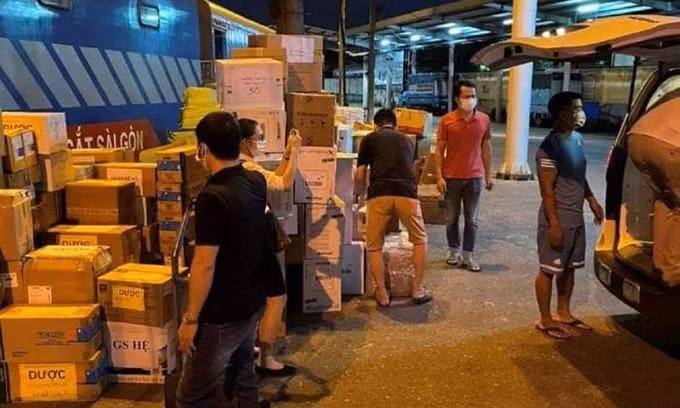 Số trang thiết bị y tế của Bệnh viện Việt Đức đã được chuyển đến TP.HCM sáng 5/8 Số trang thiết bị y tế của Bệnh viện Việt Đức đã được chuyển đến TP.HCM sáng 5/8