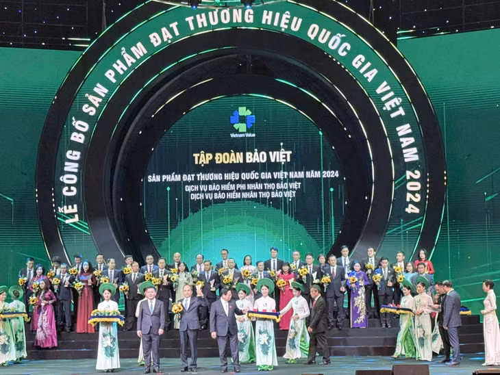 Bảo Việt là thương hiệu bảo hiểm duy nhất được chứng nhận Thương hiệu Quốc gia liên tiếp trong năm 2022 và 2024. (Ảnh: Bảo Việt) Bảo Việt là thương hiệu bảo hiểm duy nhất được chứng nhận Thương hiệu Quốc gia liên tiếp trong năm 2022 và 2024. (Ảnh: Bảo Việt)
