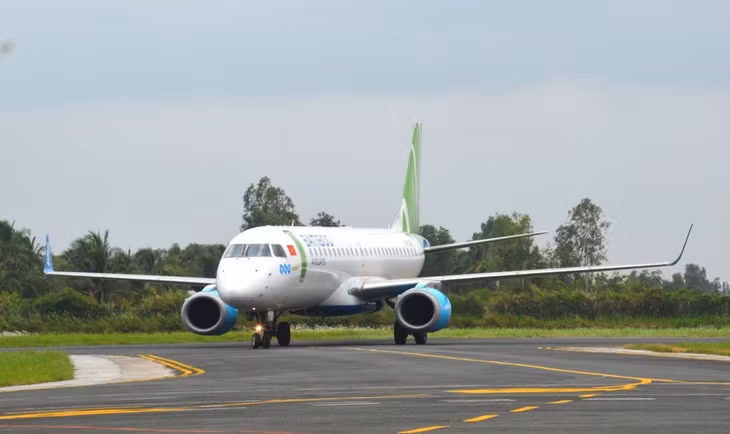 Tàu bay của hãng Bamboo Airways tại sân bay Cà Mau
