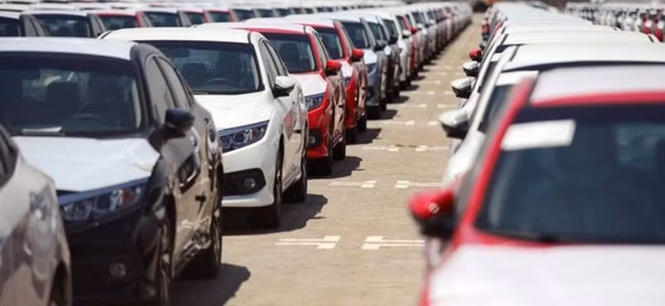 Xe ô tô nhập khẩu giảm mạnh dịp cận Tết