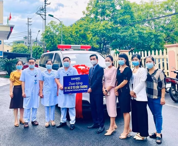 Danko Group trao tặng xe cứu thương cho Trung tâm y tế TP Thái Nguyên