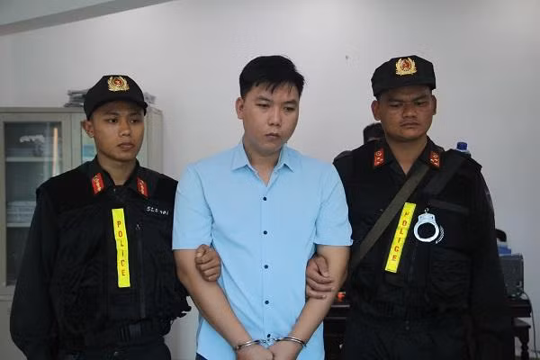 Bùi Mạnh Cường nghe lệnh bắt bị can để tạm giam