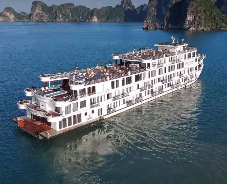Ambssador Cruisse được giới thiệu là du thuyền 6 sao Ambssador Cruisse được giới thiệu là du thuyền 6 sao