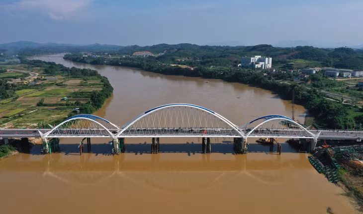 Sau gần 2 năm thi công, đến nay, công trình cầu Giới Phiên đã hoàn thành và đưa vào sử dụng