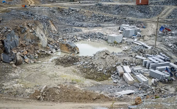 Một mỏ đá đang khai thác khoáng sản tại thành phố Đà Nẵng