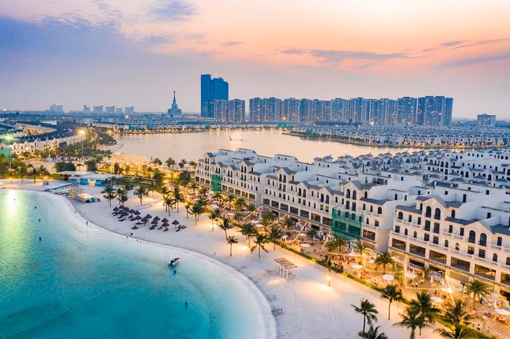 Tại Vinhomes Ocean Park, cư dân sẽ được trải nghiệm một không gian sống đẳng cấp vượt trội, từ những kì quan như biển hồ nước mặn, hồ nước ngọt nhân tạo, chuỗi công viên liên hoàn,...