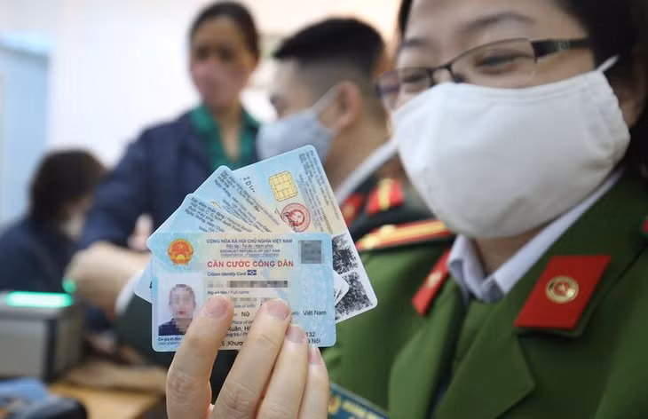 Cũng từ 1/7, người dân chính thức được làm căn cước công dân ở nơi tạm trú thay vì phải về nơi thường trú như trước đây