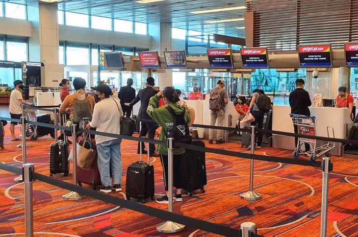 Hơn 230 công dân Việt Nam từ Singapore về nước an toàn