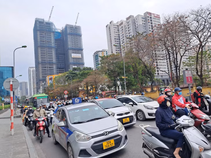 Đường Nguyễn Tuân đang gánh nhiều toà cao ốc nên việc mở rộng là cần thiết để giảm ùn tắc Đường Nguyễn Tuân đang gánh nhiều toà cao ốc nên việc mở rộng là cần thiết để giảm ùn tắc