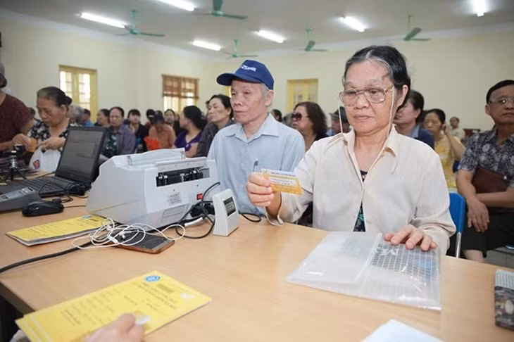 Chi trả lương hưu, trợ cấp bảo hiểm xã hội cho người lao động