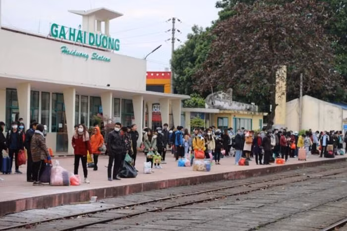 Tàu khách Hà Nội - Hải Phòng trở lại đón khách các ga ở Hải Dương sau nhiều tháng tạm dừng vì dịch Covid-19