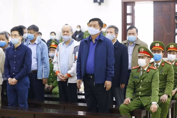 Ông Đinh La Thăng và các bị cáo trong vụ án. Ảnh: TTXVN Ông Đinh La Thăng và các bị cáo trong vụ án. Ảnh: TTXVN