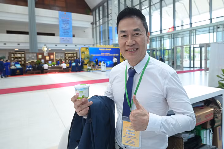 Một đại diện của đoàn Việt kiều Thái Lan ày tỏ cảm giác hài lòng, thích thú: “Đúng là chất lượng tuyệt vời! Chúng tôi sẵn sàng đưa sản phẩm của TH sang Thái Lan”. Một đại diện của đoàn Việt kiều Thái Lan ày tỏ cảm giác hài lòng, thích thú: “Đúng là chất lượng tuyệt vời! Chúng tôi sẵn sàng đưa sản phẩm của TH sang Thái Lan”.