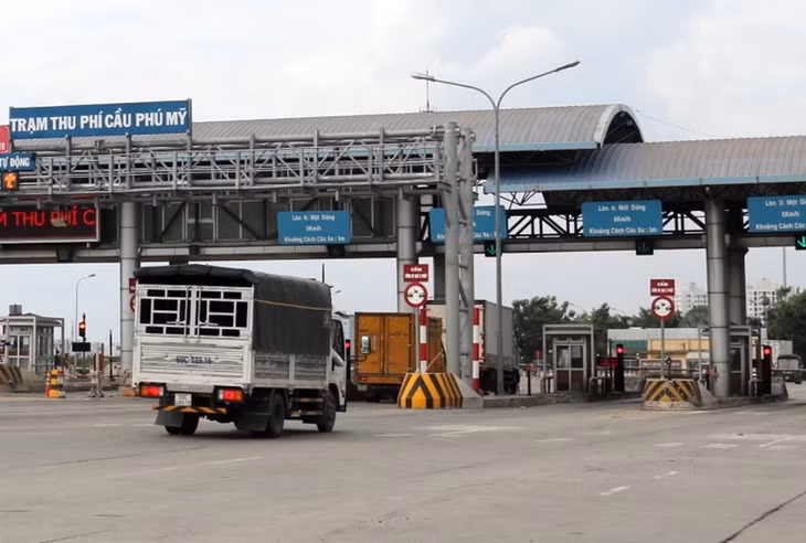 Xe chạy qua trạm BOT cầu Phú Mỹ