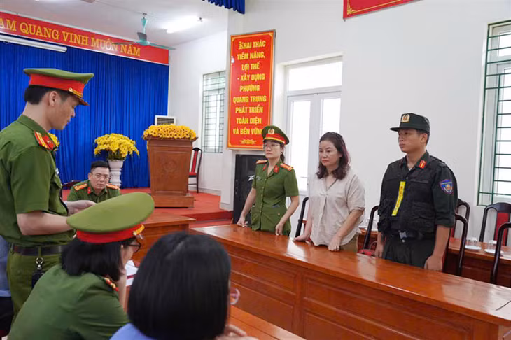 Cơ quan công an thi hành lệnh bắt tạm giam đối với bà Nguyễn Lan Hương