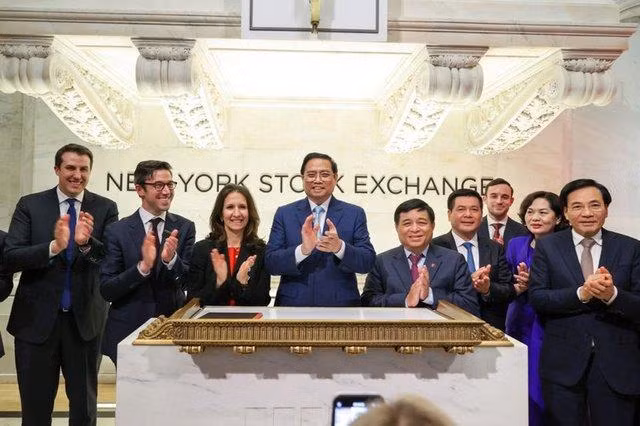 Thủ tướng chứng kiến lễ trao văn kiện hợp tác trong lĩnh vực tài chính, ngân hàng, quỹ đầu tư giữa các đối tác Việt Nam và Hoa Kỳ - Ảnh: VGP