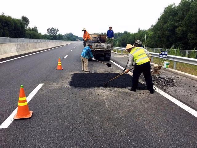 Đến ngày 15/11, vốn bảo trì đường bộ đã giải ngân 8.102 tỷ đồng, đạt 77%. Vốn bảo trì hàng năm mới đáp ứng được khoảng 40% nhu cầu thực tế.