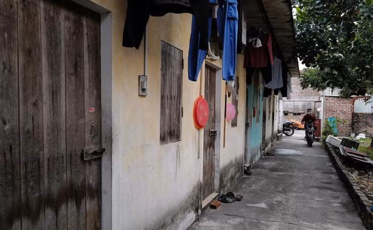 Dãy trọ trong Khu công nghiệp Bắc Thăng Long (Đông Anh, Hà Nội) vắng lặng khi công nhân đi làm