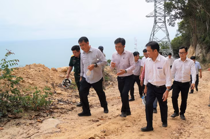 Kiểm tra hiện trường thi công một số vị trí vướng mắc do công tác giải phóng mặt bằng tại bờ Phú Quốc