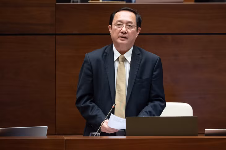 Bộ trưởng Bộ Khoa học và Công nghệ Huỳnh Thành Đạt tại phiên chất vấn