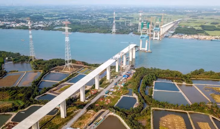 Công trường cầu Phước Khánh trên cao tốc Bến Lức - Long Thành đã ngưng thi công nhiều năm nay