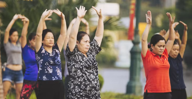 Người Hà Nội thể dục ven hồ Tây, Hà Nội Người Hà Nội thể dục ven hồ Tây, Hà Nội