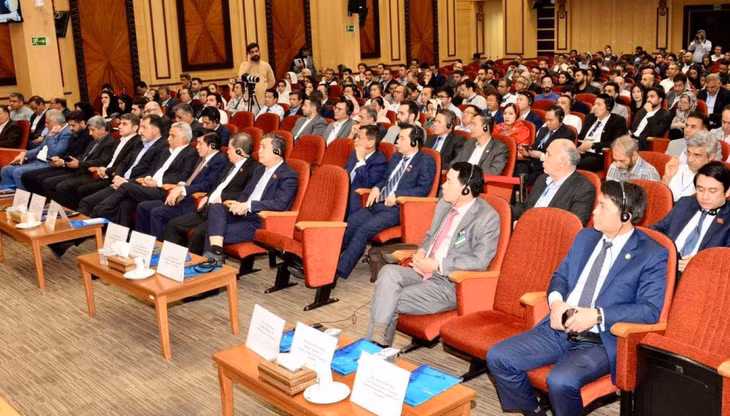 Các đại biểu dự Diễn đàn chính sách, pháp luật hợp tác kinh tế