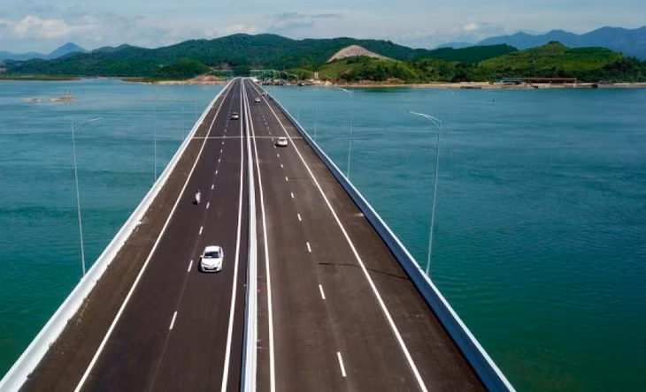Hiện mới chỉ có đoạn tuyến Vân Đồn – Tiên Yên cơ bản hoàn thành. Trên tuyến có cầu Vân Tiên dài 1,5 km - cầu vượt biển dài nhất tỉnh Quảng Ninh với thời gian thi công chưa đầy một năm.
