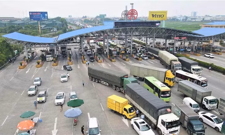 Phương tiện qua trạm thu phí cao tốc Pháp Vân-Cầu Giẽ.