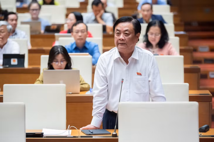 Bộ trưởng Bộ Nông nghiệp và Phát triển nông thôn Lê Minh Hoan giải trình, làm rõ một số vấn đề đại biểu Quốc hội nêu