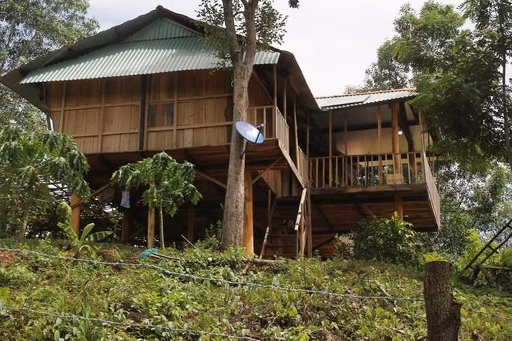 Căn nhà sàn mà vợ Chánh án TAND huyện Vĩnh Thạnh lấn chiếm, làm nhà không phép trên đất rừng phòng hộ