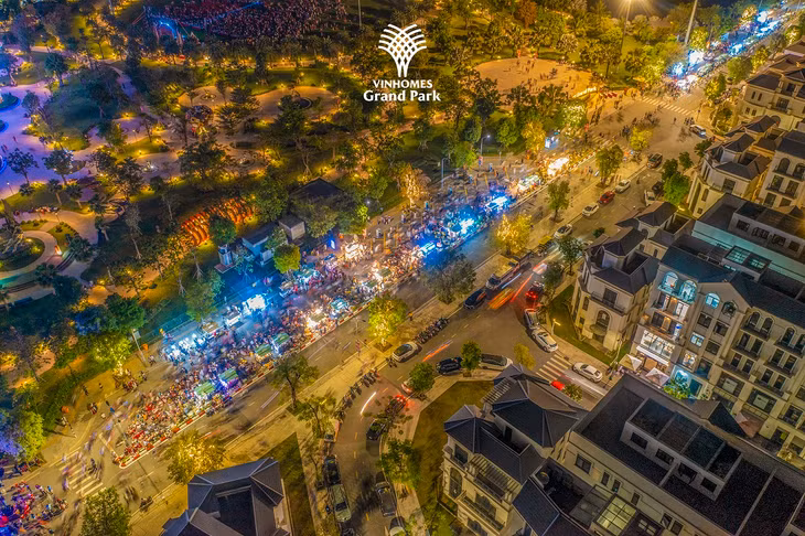 Du khách đổ về đông đúc “đốt cháy” không khí vui chơi, giải trí suốt quanh năm tại Vinhomes Grand Park