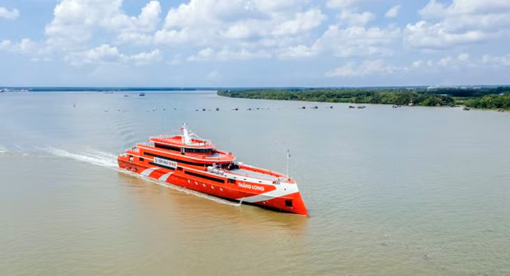 Tàu cao tốc TP.HCM - Côn Đảo ở cảng Hiệp Phước