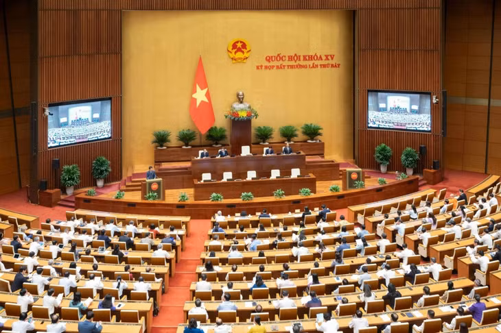 Đại biểu Quốc hội khóa 15 họp bất thường lần thứ 7 tại hội trường Diên Hồng, chiều 2/5
