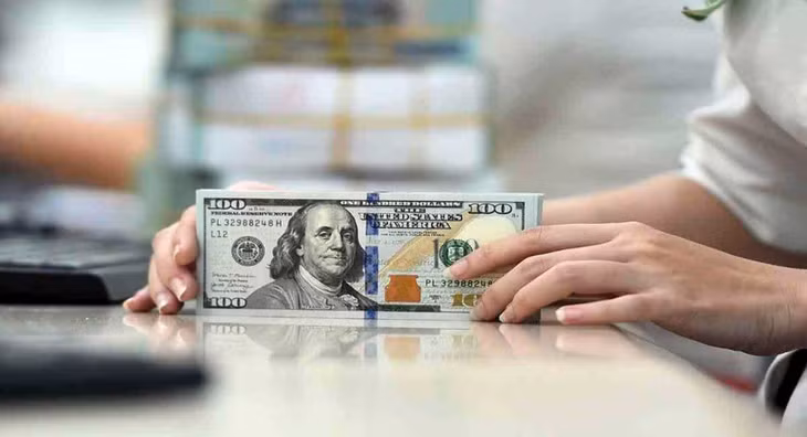 Giá USD tại các ngân hàng thương mại tăng cao