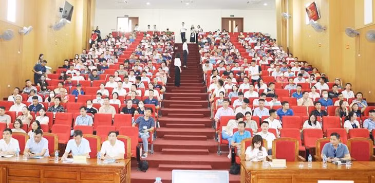Tham gia phiên đấu giá có 296 khách hàng, đăng ký hơn 1.000 hồ sơ đấu giá Tham gia phiên đấu giá có 296 khách hàng, đăng ký hơn 1.000 hồ sơ đấu giá