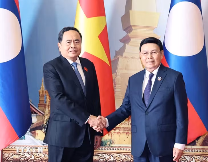 Chủ tịch Quốc hội Trần Thanh Mẫn với Chủ tịch Quốc hội Lào Saysomphone Phomvihane. Ảnh: TTXVN