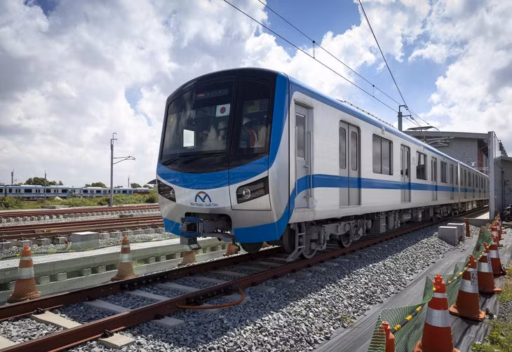 Tàu metro chạy thử nghiệm trên đoạn ray 300 m hồi tháng 8.