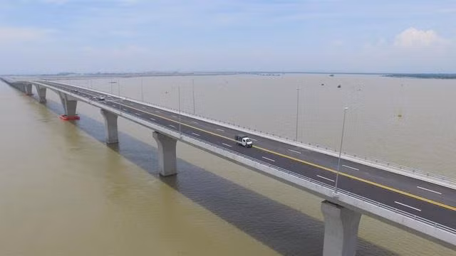 Nhiều cây cầu vượt biển đã được hoàn thành tại Việt Nam trong những năm qua.