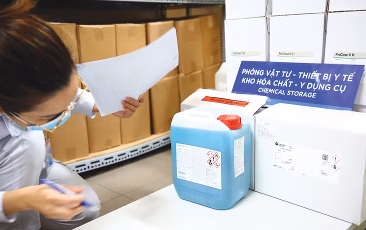 Luật Đấu thầu năm 2023 định hướng đẩy mạnh việc mua sắm hoá chất, vật tư xét nghiệm, thiết bị y tế theo kết quả đầu ra Ảnh: Lê Tiên