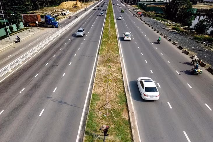 Đường Nguyễn Văn Linh (Quận 7). Đường Nguyễn Văn Linh (Quận 7).