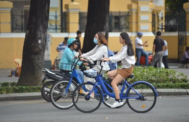 Xe đạp công cộng từng bước thay đổi thói quen đi lại của người dân, giảm ô nhiễm môi trường và tạo ra sản phẩm mới phục vụ khách du lịch