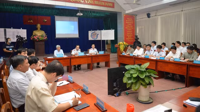 Cuộc đối thoại diễn ra tại Trung tâm Bồi dưỡng Chính trị Quận 2 và dự kiến kết thúc lúc 17h