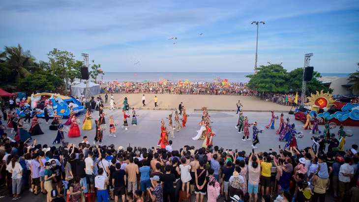 Thanh Hóa ngày càng thu hút du khách nhờ đa dạng hóa sản phẩm và dịch vụ du lịch. Ảnh: SP Thanh Hóa ngày càng thu hút du khách nhờ đa dạng hóa sản phẩm và dịch vụ du lịch. Ảnh: SP