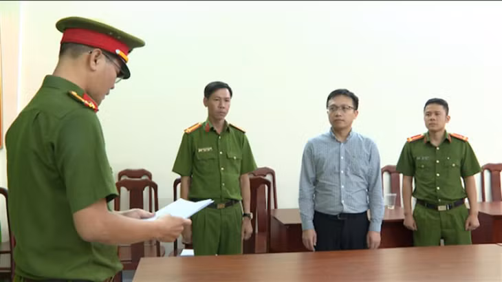 Đậu Ngọc Bình tại cơ quan Công an