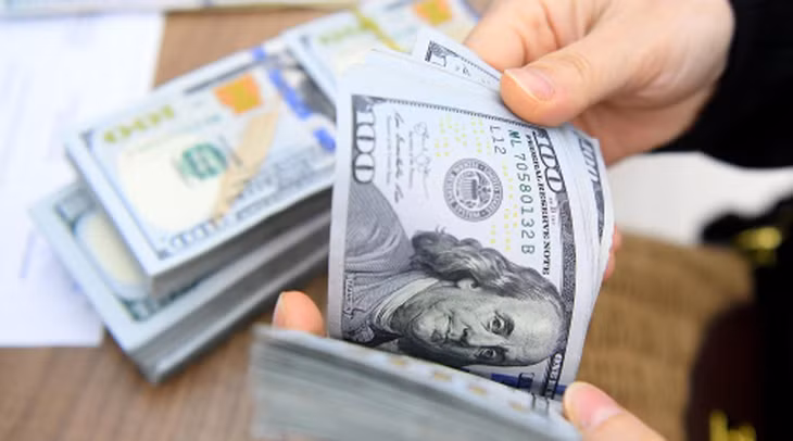 Giao dịch USD tại ngân hàng thương mại