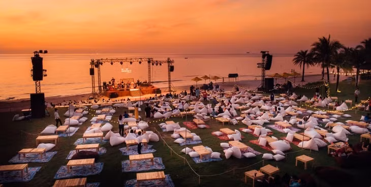 Đại tiệc âm nhạc hoàng hôn trên biển đầu tiên tại Việt Nam “Wow Ocean Show” Phú Quốc được đưa về Vinhomes Ocean Park