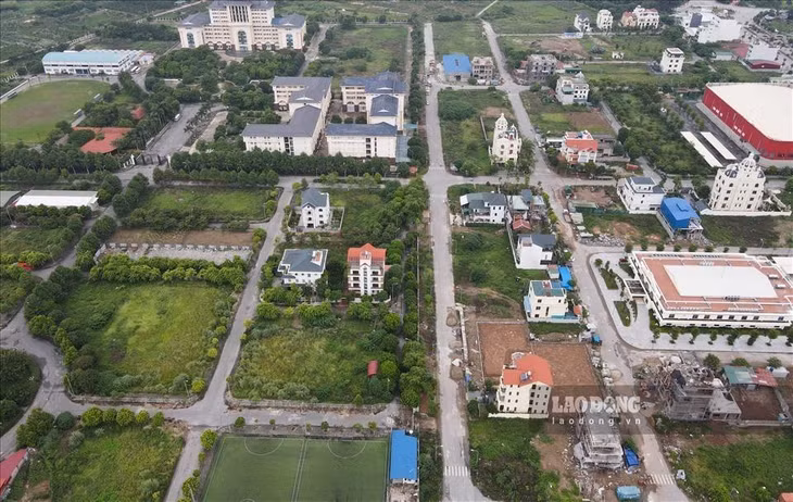 Luật Đất đai 2013 quy định người sử dụng đất và người được giao đất để quản lý có nghĩa vụ bắt buộc phải đăng ký đất đai. Ảnh minh họa