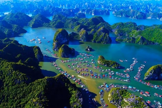Vẻ đẹp vịnh Lan Hạ, Hải Phòng.