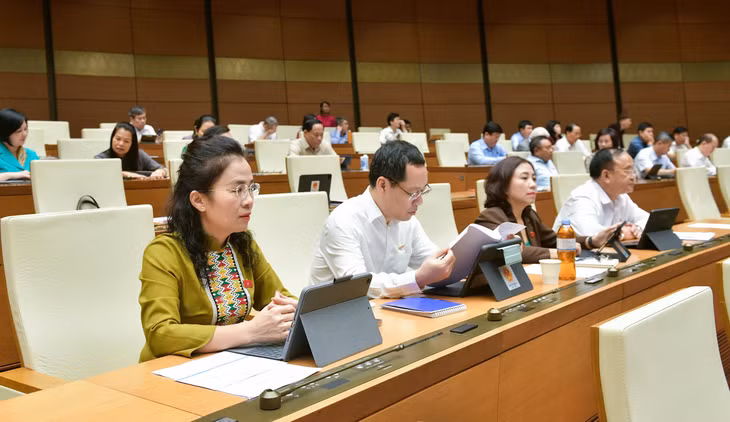 Tại phiên thảo luận, có 18 đại biểu Quốc hội phát biểu ý kiến, đa số các ý kiến cơ bản nhất trí với nhiều nội dung của Dự thảo Luật Công chứng (sửa đổi)